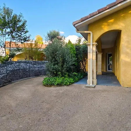 Avec Piscine Privee A Montsoue, 190 M²