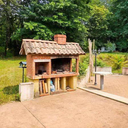 Avec Piscine Privee A Montsoue, 190 M² Villa *